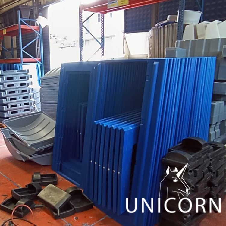 UNI-2040 polietilen mobil tuvalet panelleri Unicorn fabrikasında